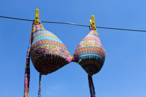 ヌーブラがはがれやすくなるのは皮脂が原因!お手入れ方法