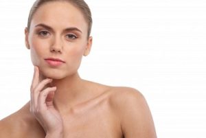 デコルテのしわ対策！首のしわのケアだけでは不十分な理由