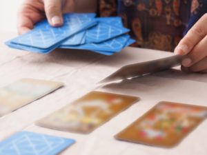 【タロット占い】タロットカードの手順を覚えて実践的に使ってみよう