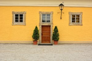 【風水】玄関のごちゃつきは運気を逃す！すぐできる簡単な整え方